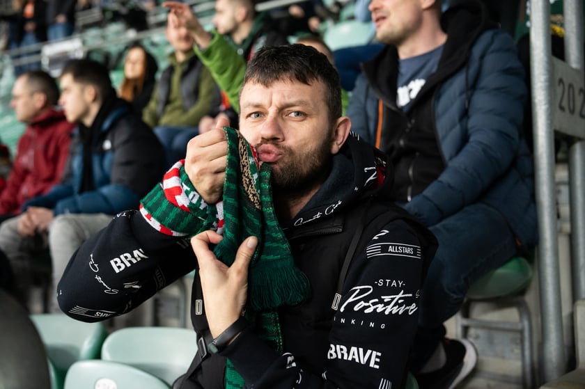 Kibice na meczu Śląska z Widzewem (2 marca 2024) na Tarczyński Arenie